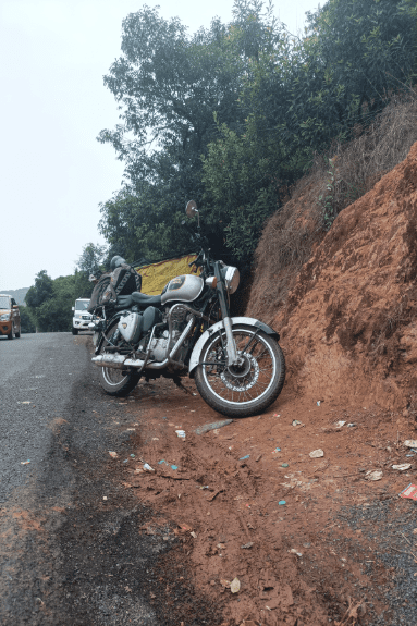 Royal Enfield 350 Bullet the best motorcycle for travel in India
